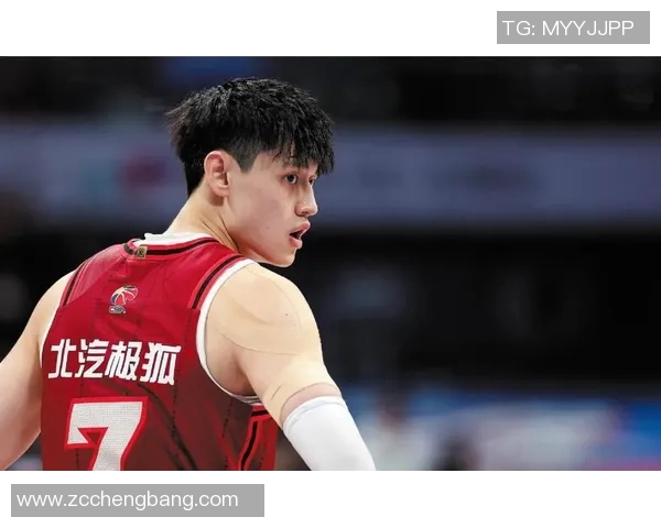 曾凡博的篮球之路:从青涩少年到职业赛场的璀璨新星 曾凡博的篮球之路:从青涩少年到职业赛场的璀璨新星