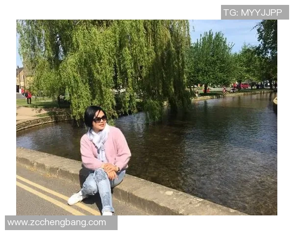 蝎子摆尾视频揭秘：捕捉这神秘生物的独特行为与生存智慧